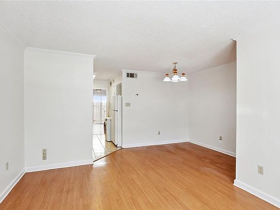 3rd image of 1020 Saint Julien Dr APT 125