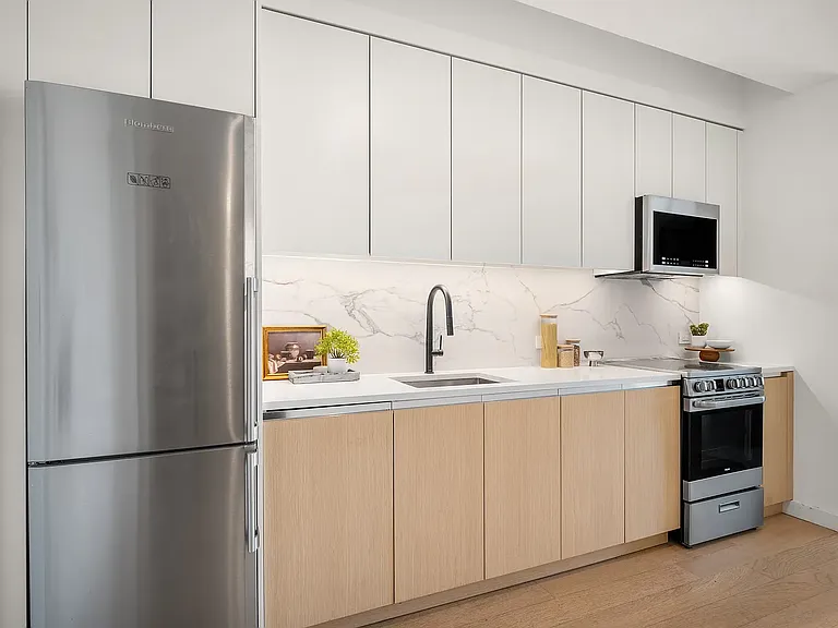 123 Linden Blvd #E22M — Photo 4