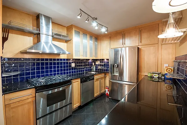 Sold by R New York | media 1
