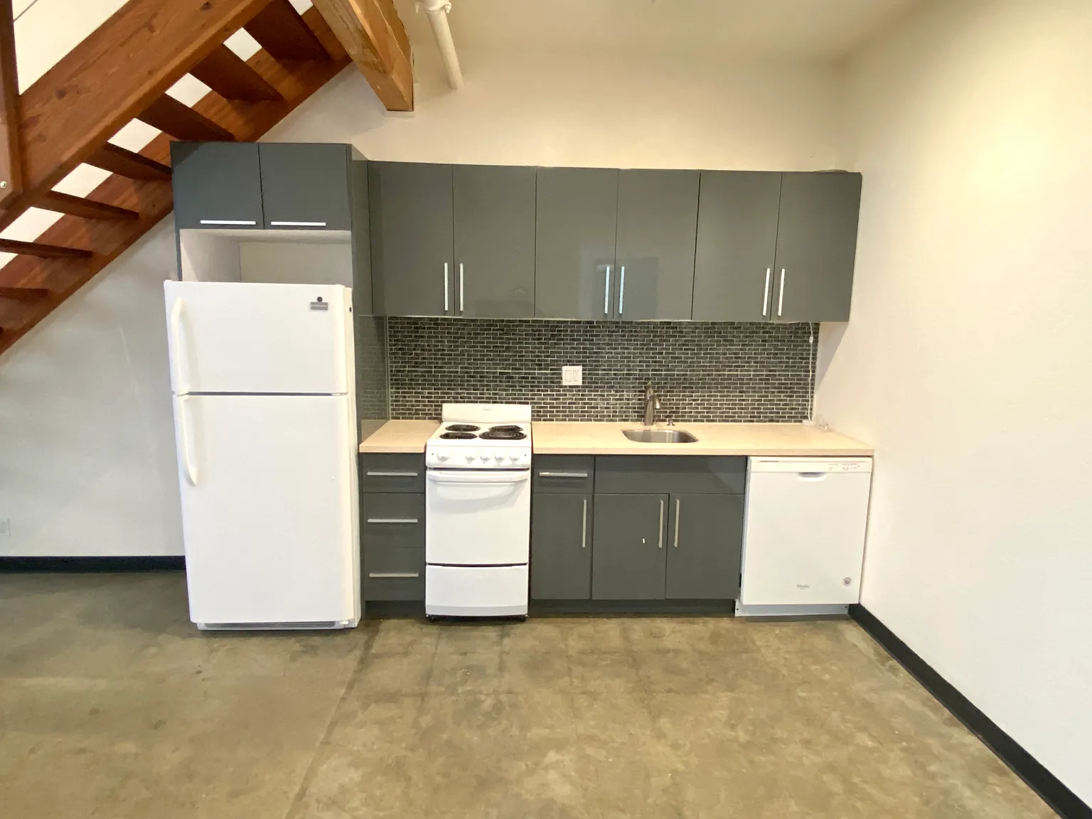 1 bed, $4,000 — Photo 3