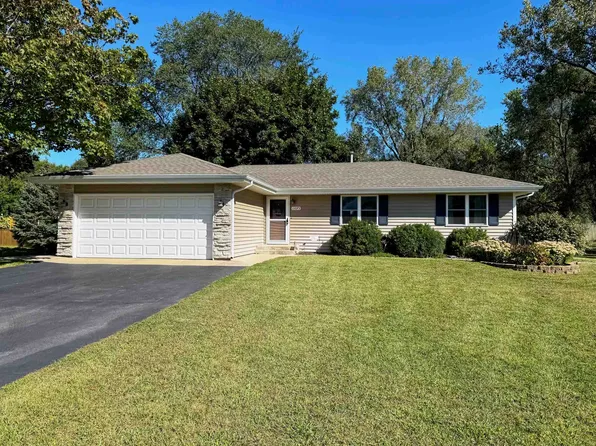 11073 Centennial Dr, Roscoe, IL 61073