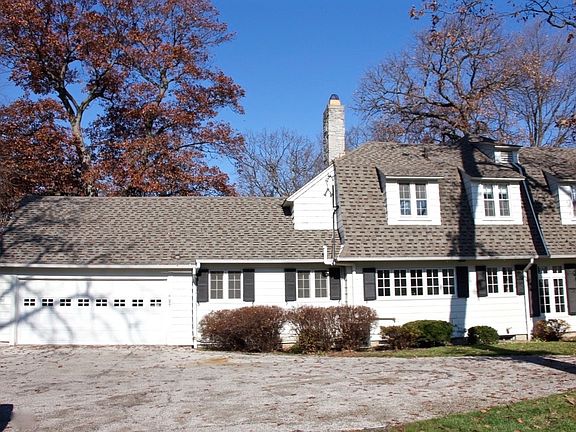4th image of 2315 Chevy Chase Ln