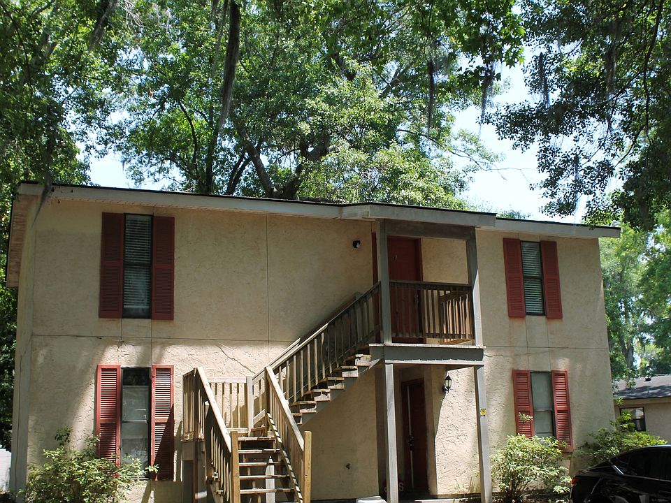 1st image of 107 Palmetto Dr Unit B