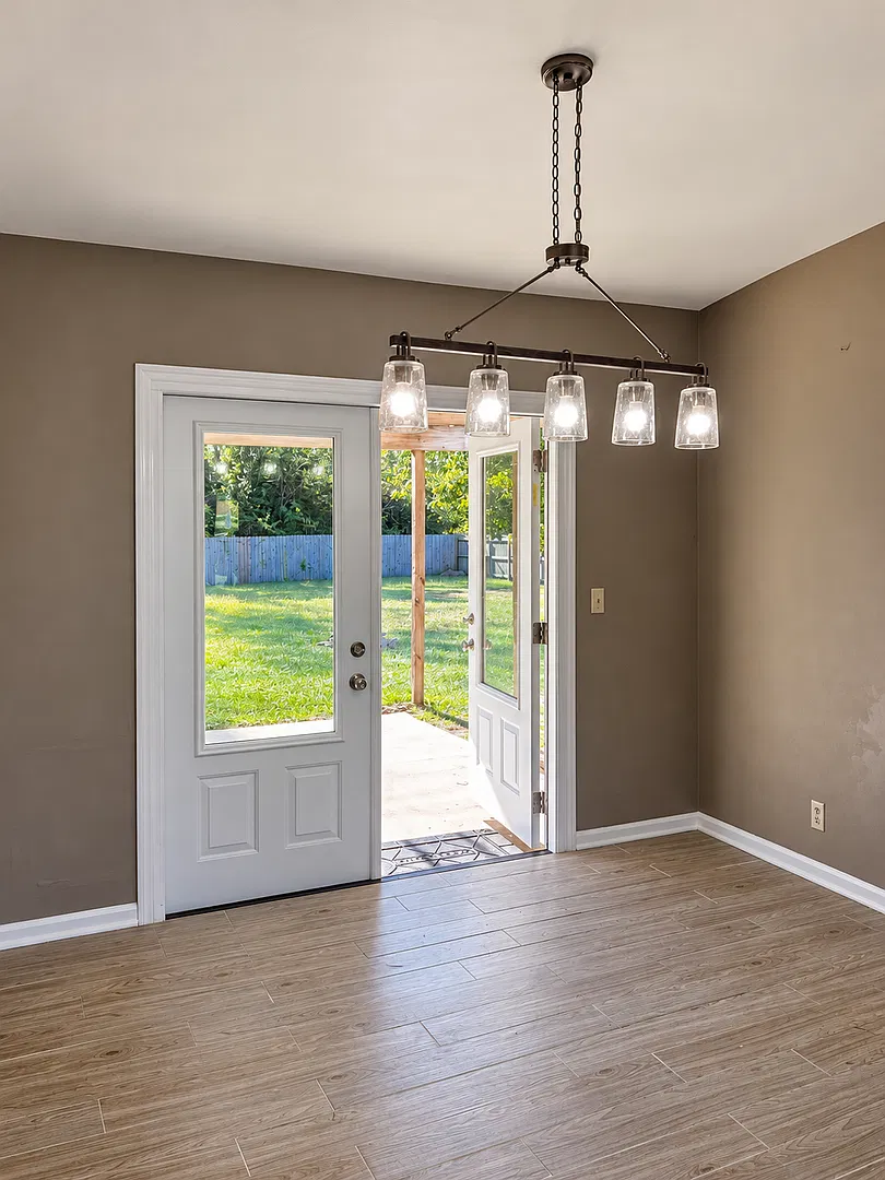 3/2 with large fenced in yard! — Photo 4