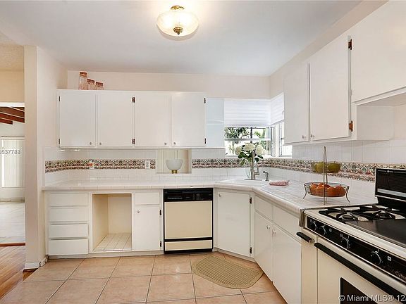 3rd image of 2200 SW 82nd Pl