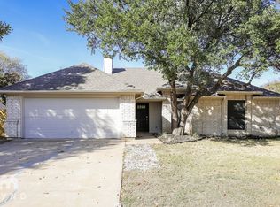521 Pleasant Valley Dr, Burleson, TX 76028