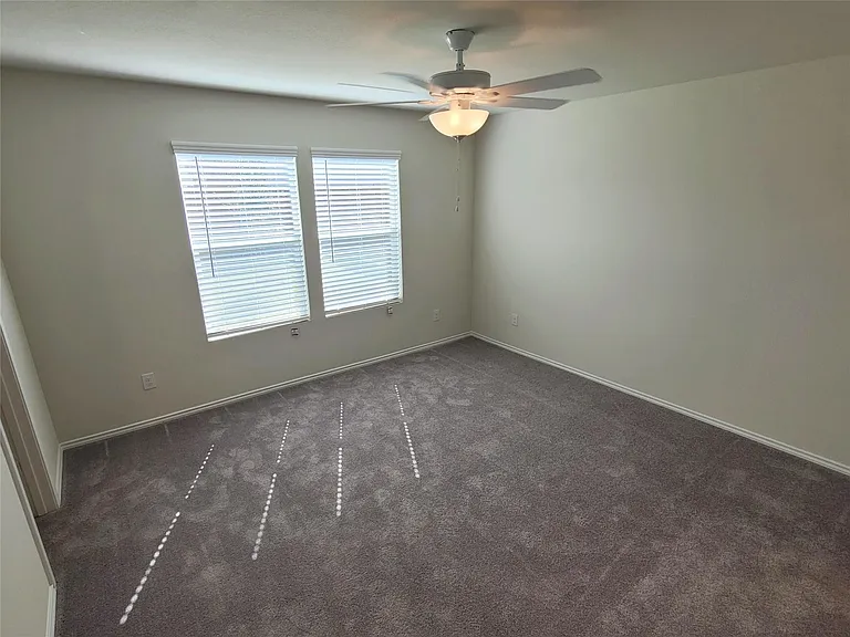 1049 Knightly Ln — Photo 8