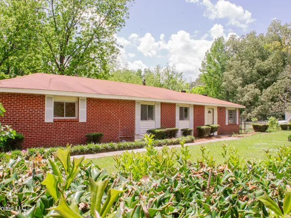 1119 Saint Augustine Dr, Pearl, MS 39208