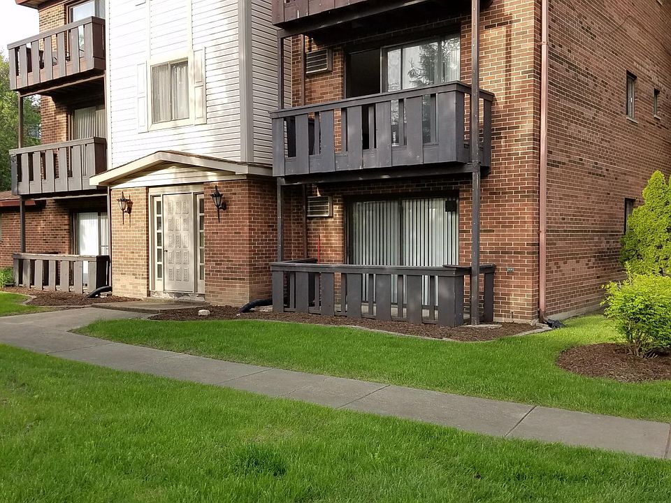 1st image of 600 W 65th St APT 4