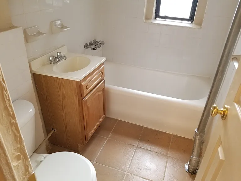 2305 Creston Ave #1D — Photo 10