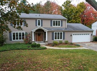 370 Appleblossom Ln, Bay Village, OH