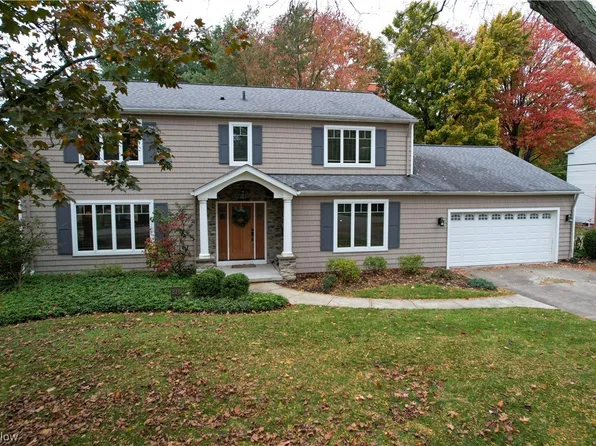 370 Appleblossom Ln, Bay Village, OH 44140
