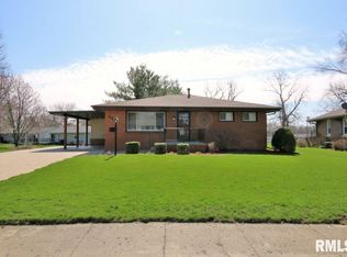 204 Wilshire Dr, Washington, IL