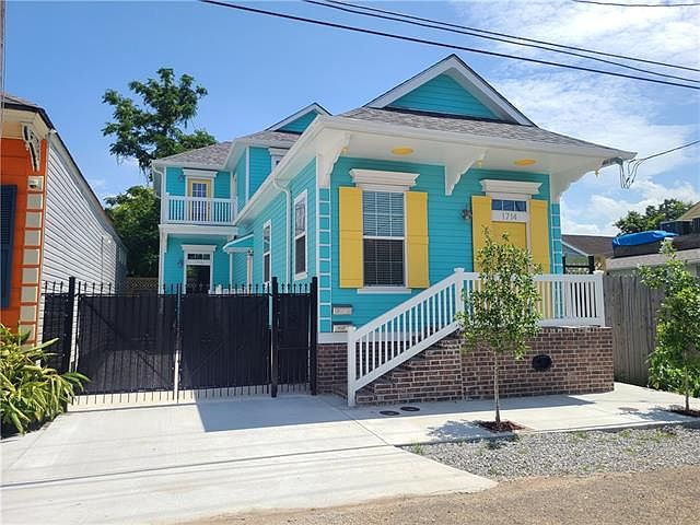 1st image of 1716 Urquhart St