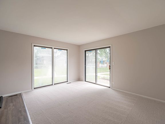 2nd image of 2S739 Winchester Cir E Unit 1