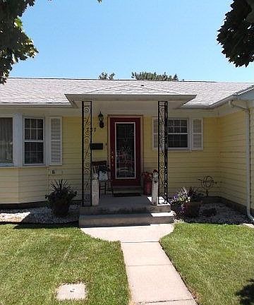 3rd image of 727 S Blaine St