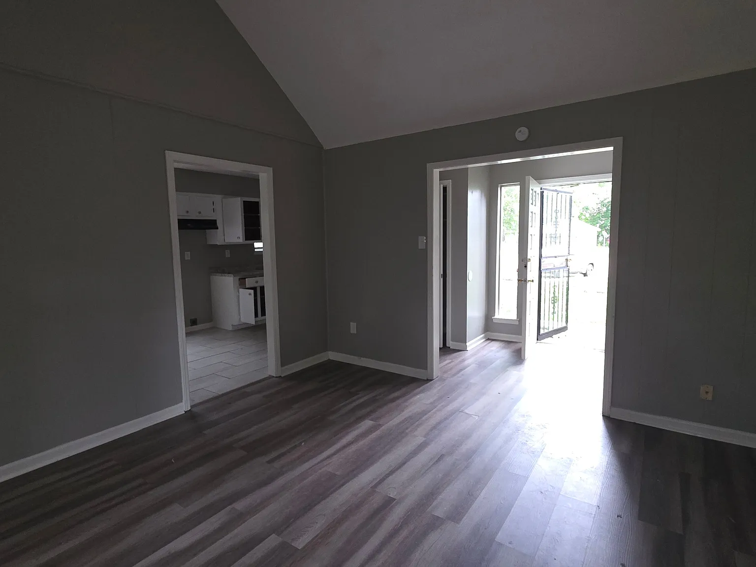 Newly Renovated 3-Bedroom Home with Fireplace & Fenced Backyard — Photo 2