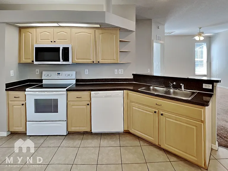 7026 Captiva Cir — Photo 5