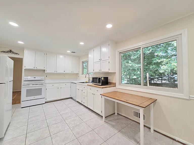 111 Tamarisk Ct — Photo 11