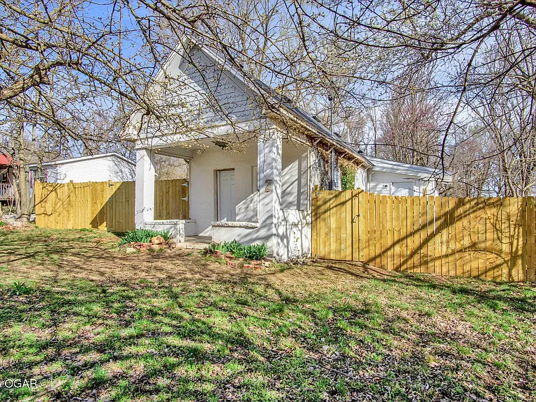 703 Joplin St — Photo 4