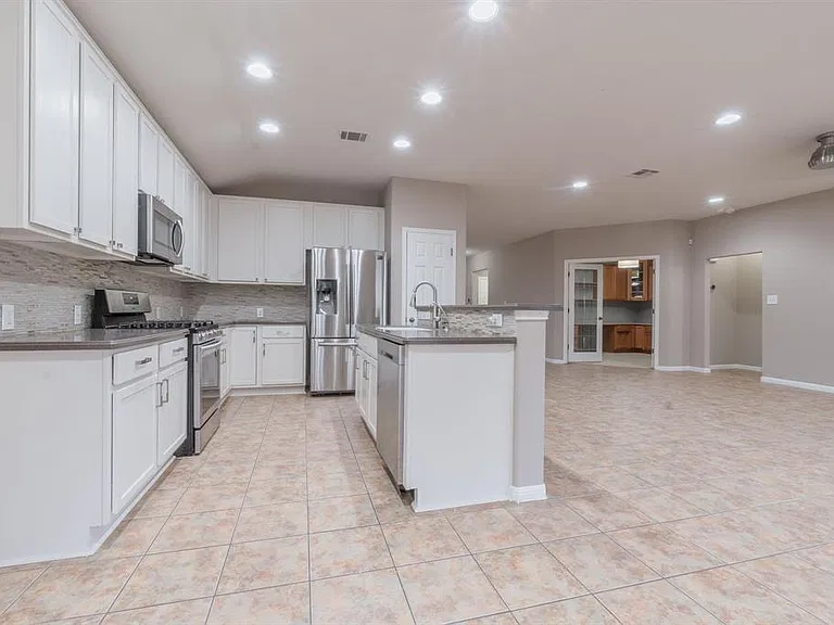 9408 Castle Pines Dr — Photo 11