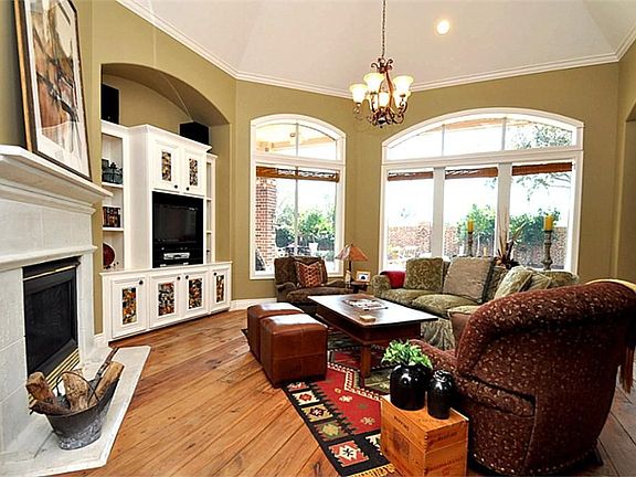 3rd image of 5827 Stratford Gardens Dr