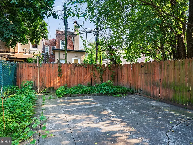 309 Academy St — Photo 36