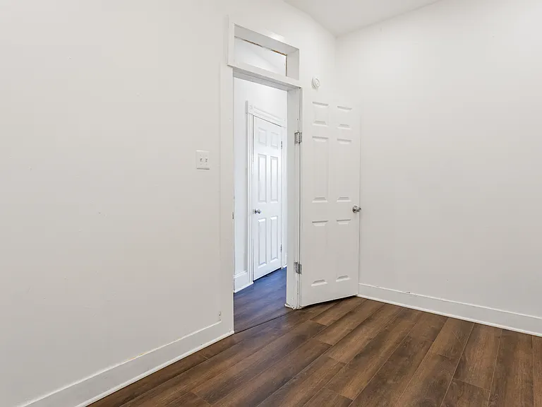 2212 W Fayette St — Photo 5