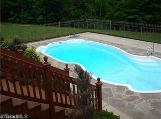 180 Carousel Ln, Stokesdale, NC 27357