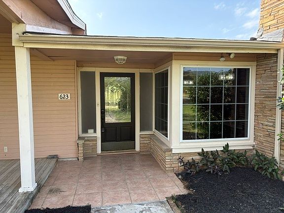 4th image of 623 N 2353rd Rd