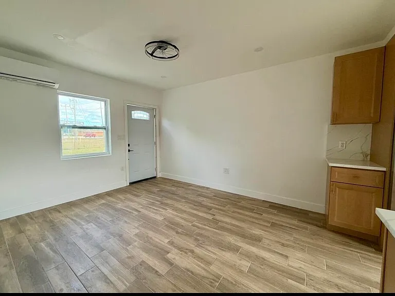 24 SW 10th Ave — Photo 7