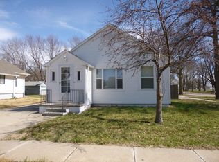 148 S 7th St, Hebron, NE 68370
