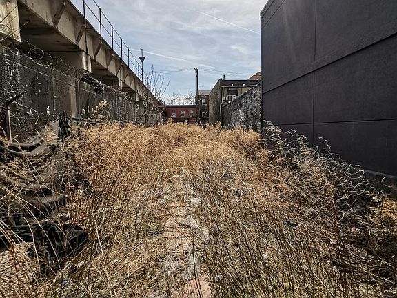 3rd image of 24 Water St