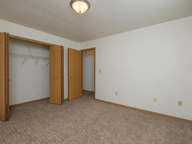 Fargo, ND Twin Parks Apartments | Bedroom