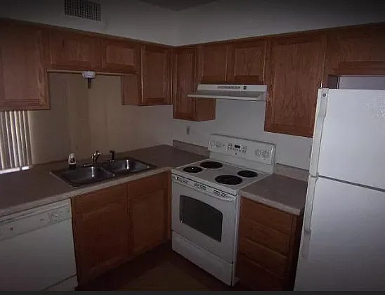 3 bed, 1200 sqft, $2,000 — Photo 2
