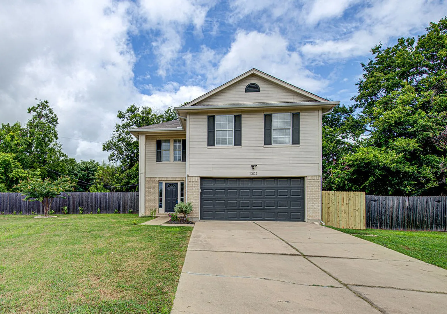 **Two Weeks Free Rent Fall In Love With This 3-Bedroom, 2.5-Bath Home In A Cul-de-Sac! — Photo 1