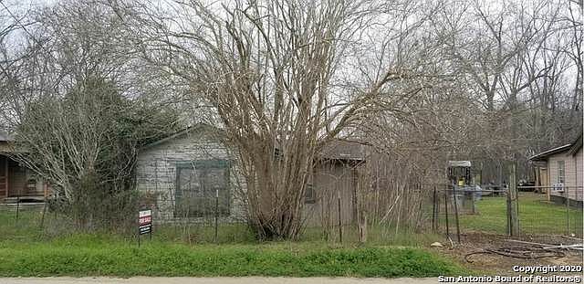 2nd image of 804 Peach St
