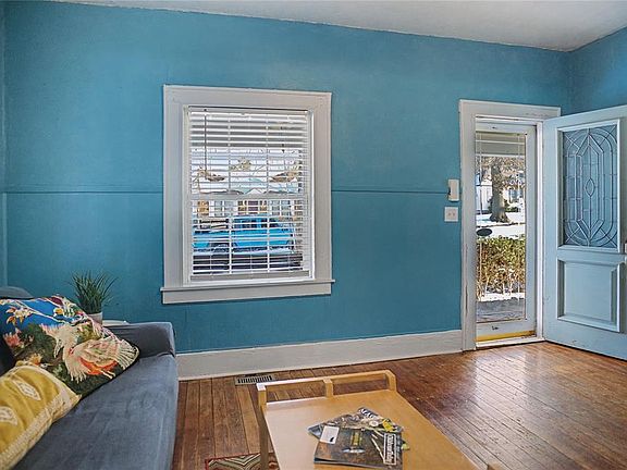 5th image of 930 Maple St