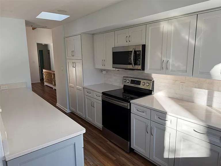 2032 NW 24th St — Photo 9