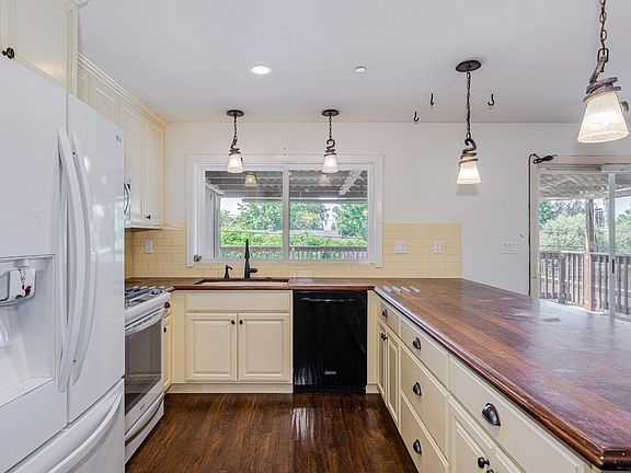 2nd image of 230 Pheasant Drive