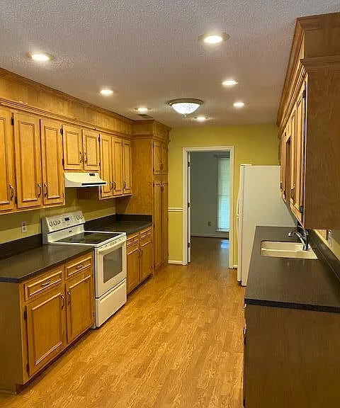 6514 Francis Marion Ave — Photo 8