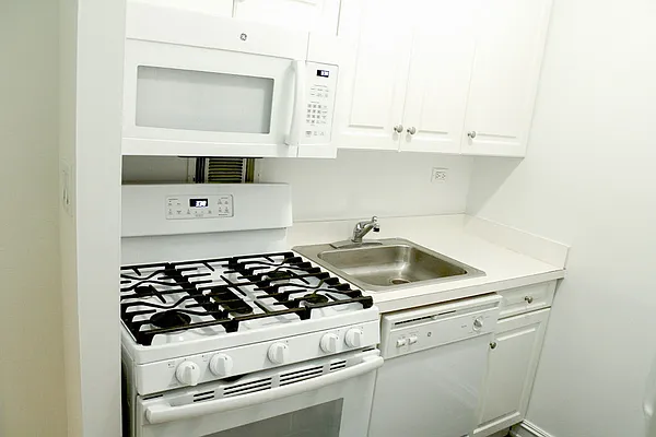 Rented by Urban Real Estate Inc | media 19