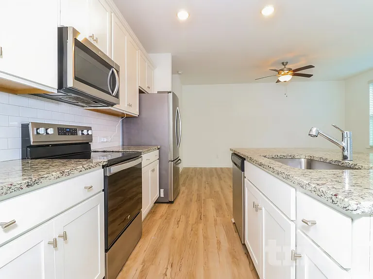 2300 Rosemary Park Ln — Photo 3