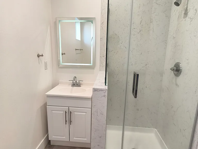 1410 W 37th Pl #B2 — Photo 17