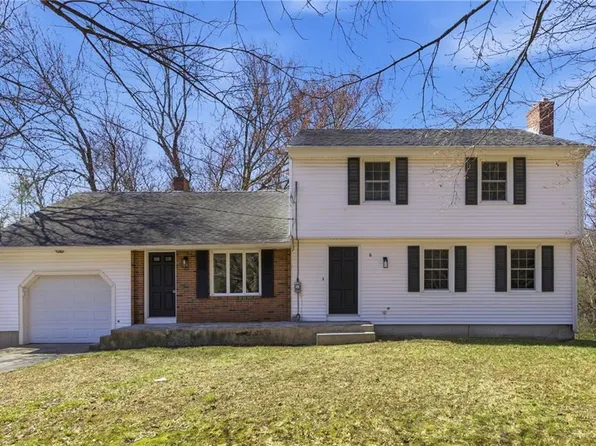 8 Sunset Dr, Smithfield, RI 02917