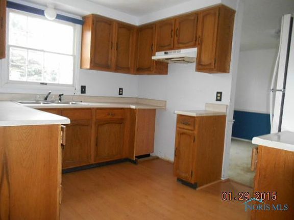 3rd image of 6935 Sylvania Ave