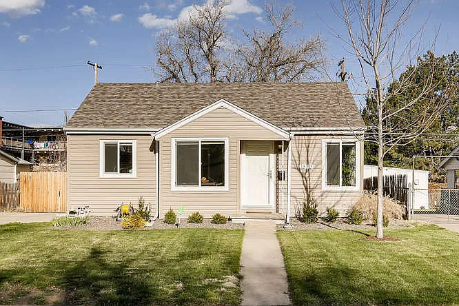 1370 Xanthia St - - — Photo 1