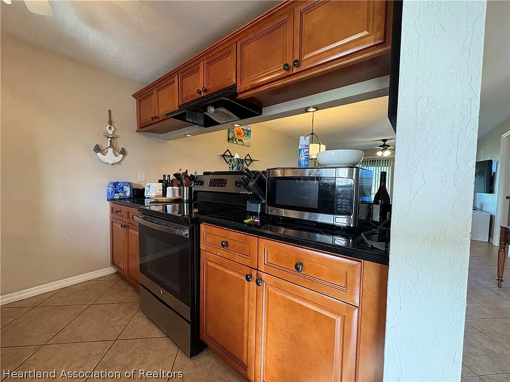 2 bed, 2.0 bath, 952 sqft, $2,500 — Photo 3