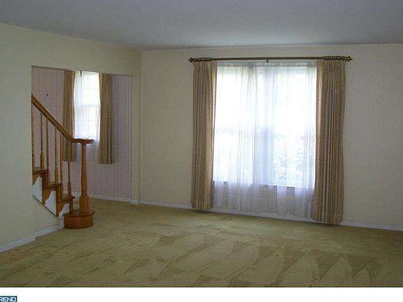 3rd image of 8 Fairview Ave