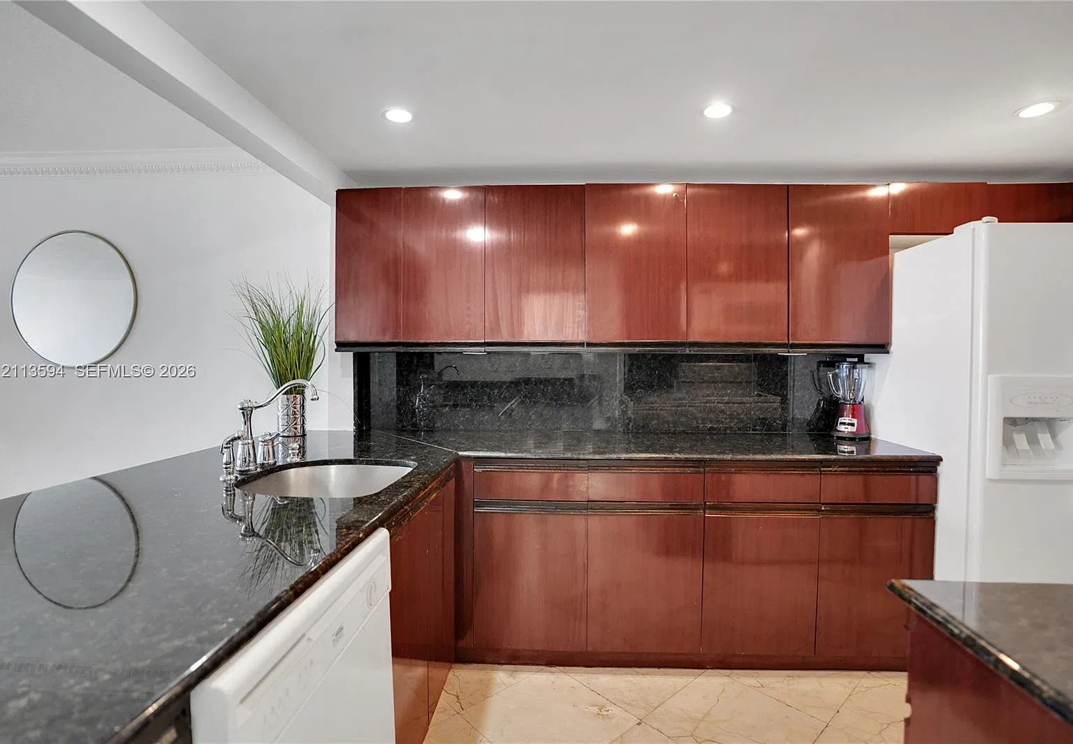 Venetia Condo — Photo 2